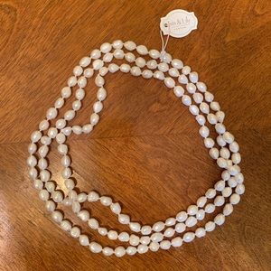 Iris & Lily London Fresh Water Pearl Necklace
